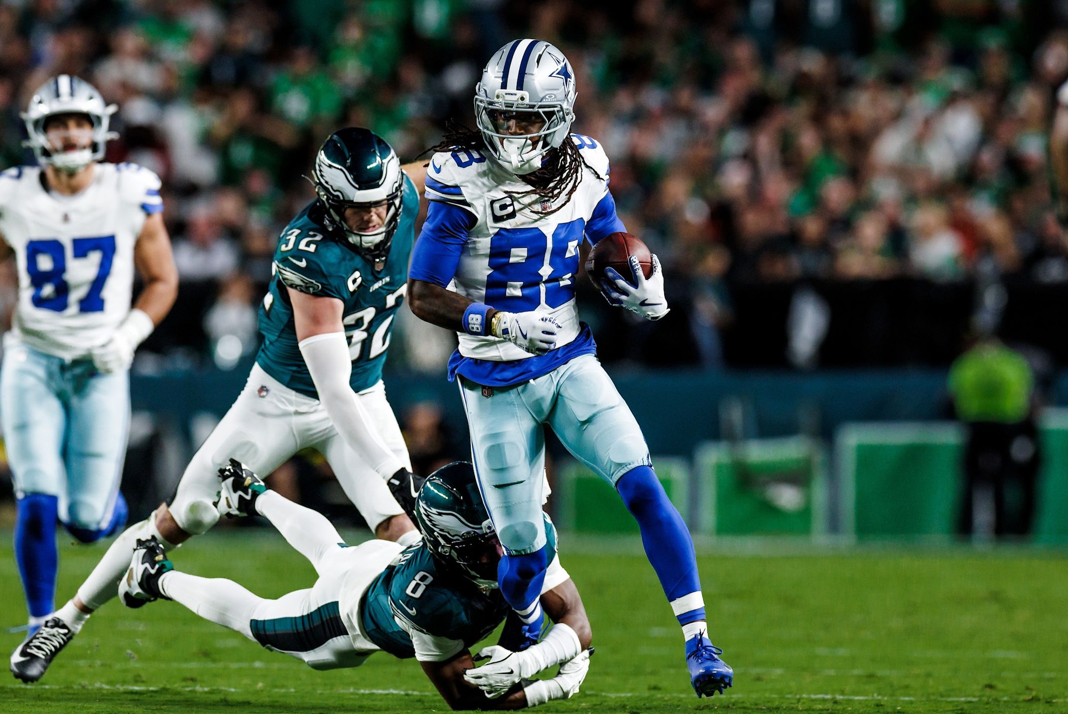 Cowboys wide receiver CeeDee Lamb breaks a tackle in a Week 1 game against the Eagles.