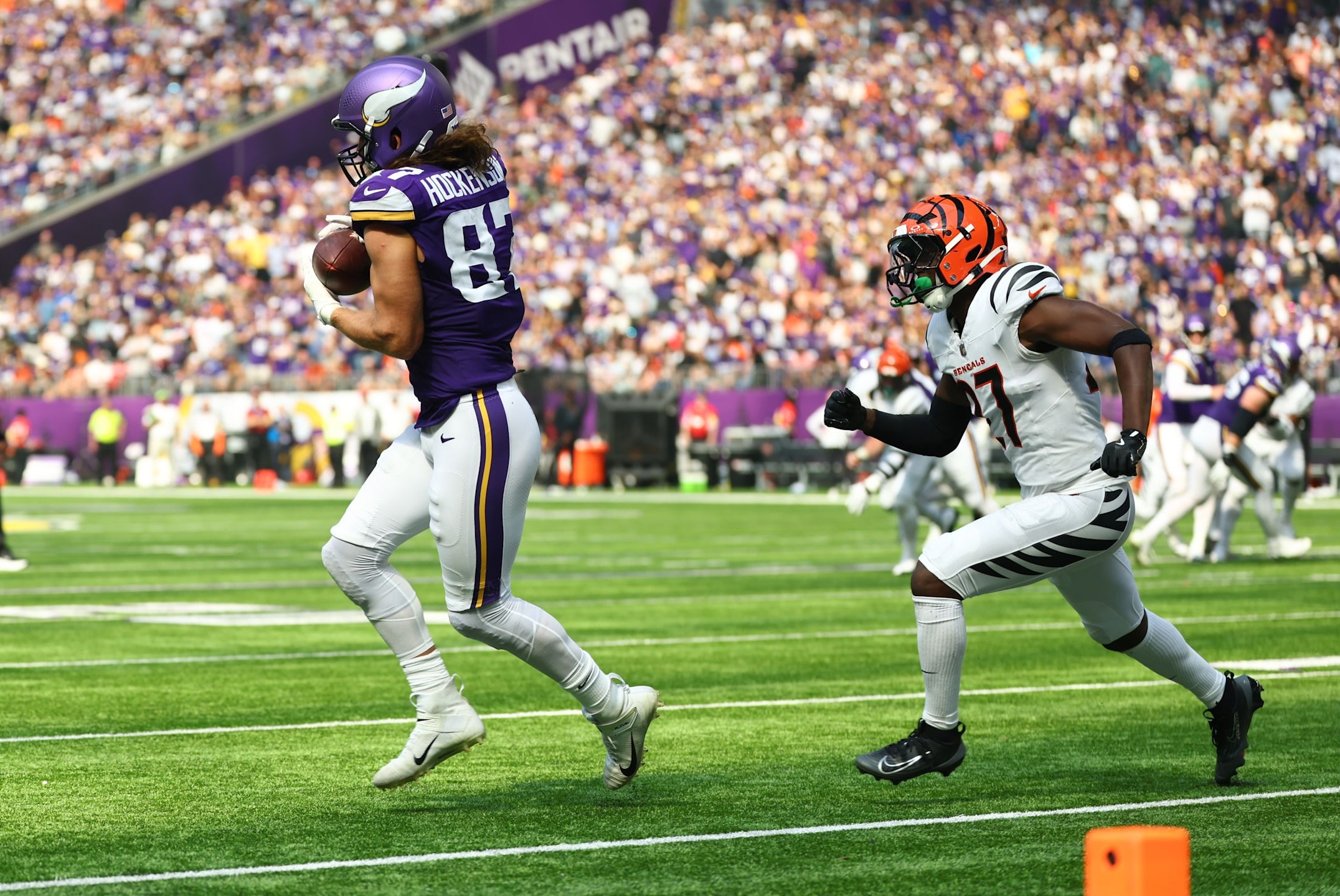 Vikings tight end T.J. Hockenson catches a pass in the team's 48-10 win over the Bengals in Week 3 of the 2025 NFL season.