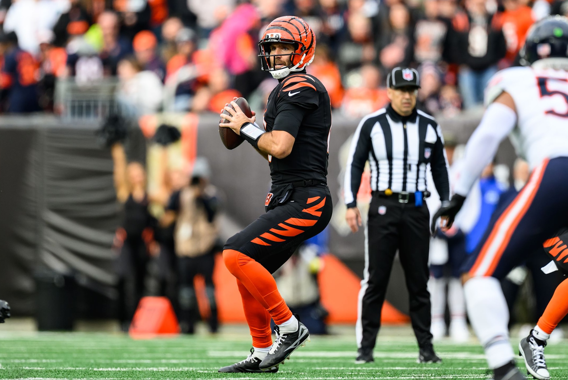 Bengals quarterback Joe Flacco throws a pass in a 470-yard performance as Cincinnati fell to the Bears, 47-42, in Week 9 of the 2025 NFL season.