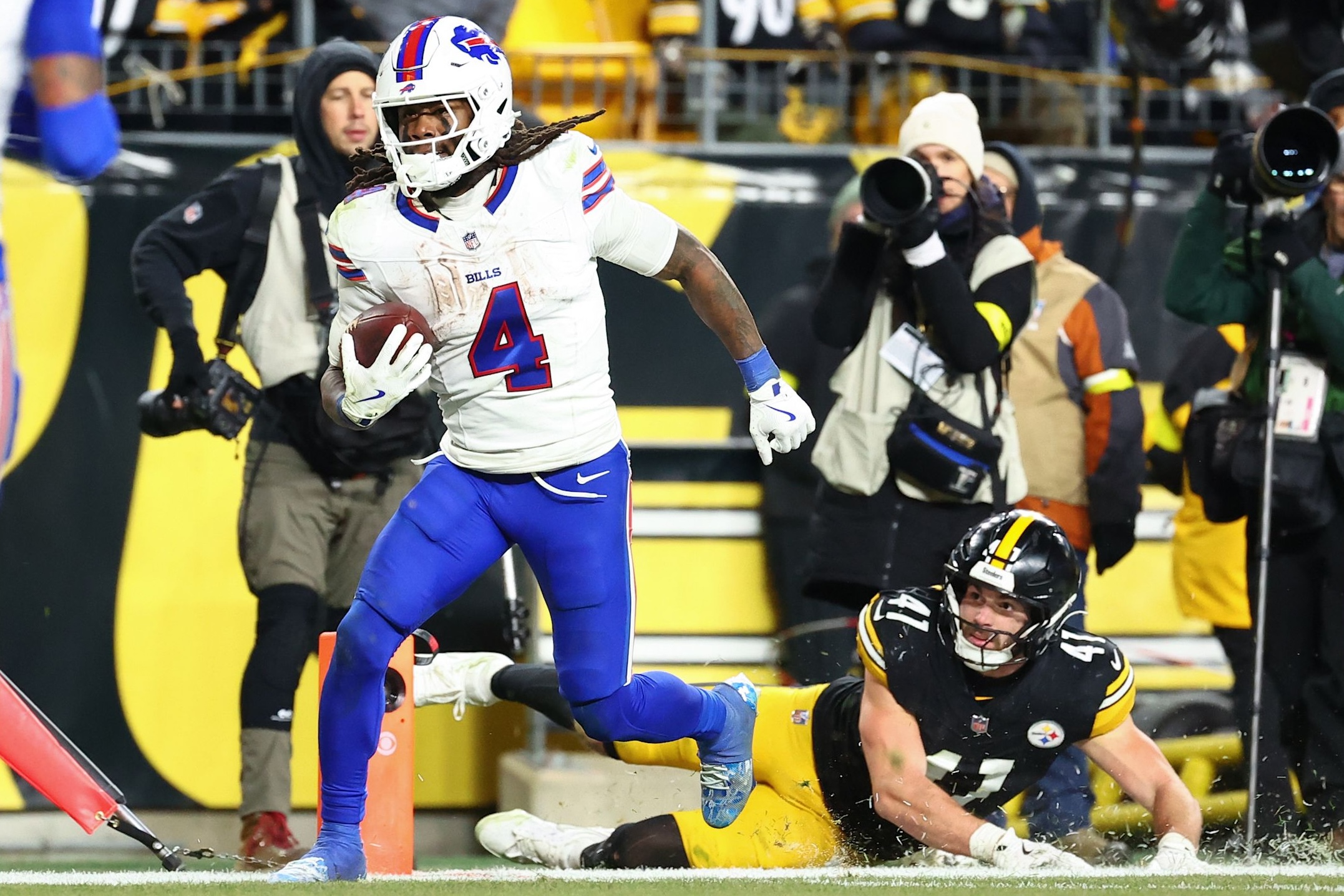 Bills running back James Cook III runs for a touchdown in a Week 13 win over the Steelers during the 2025 NFL season.