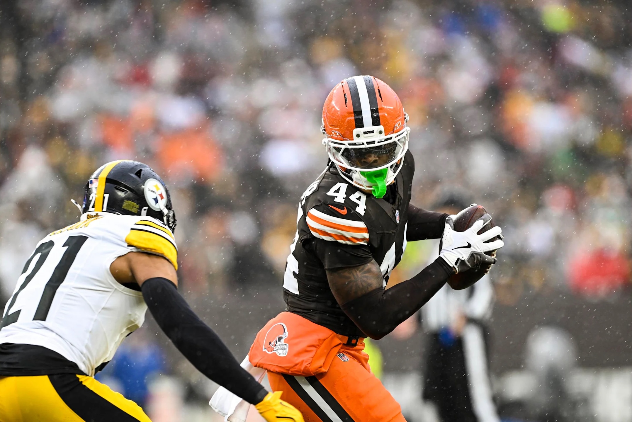 Cleveland Browns tight end Harold Fannin Jr., the pick for NFL Offensive Rookie of the Year, runs against the Pittsburgh Steelers in Week 17.