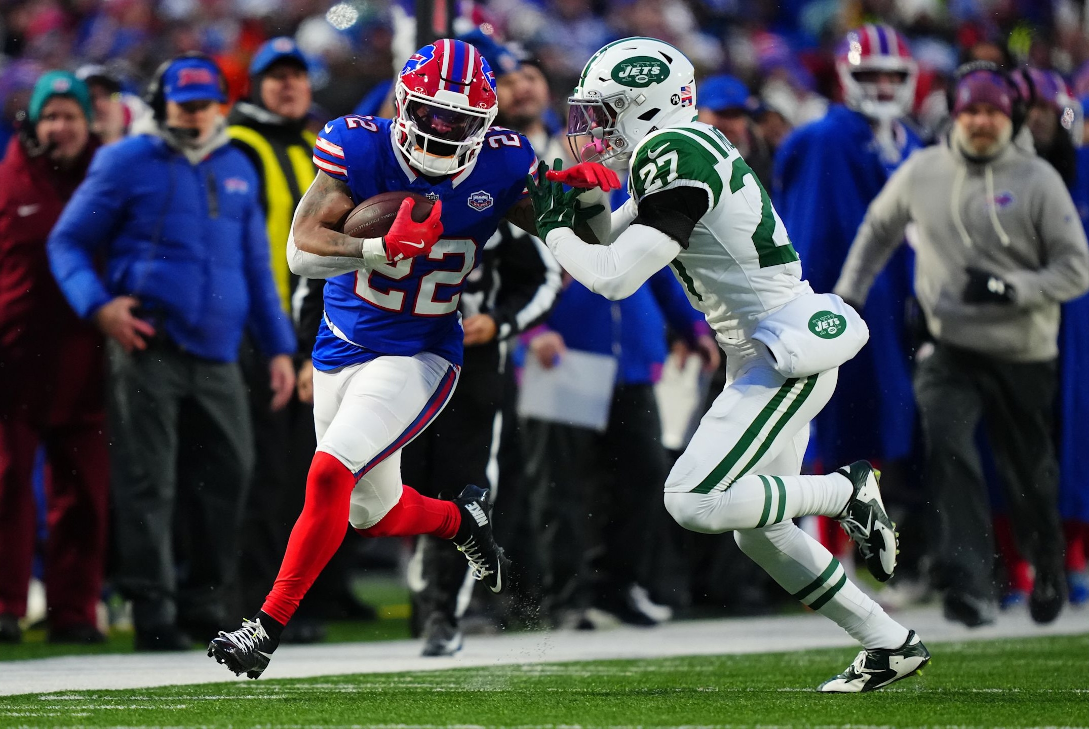 Bills running back Ray Davis runs down the sideline in a 35-8 win over the Jets during Week 18 of the 2025 NFL season.