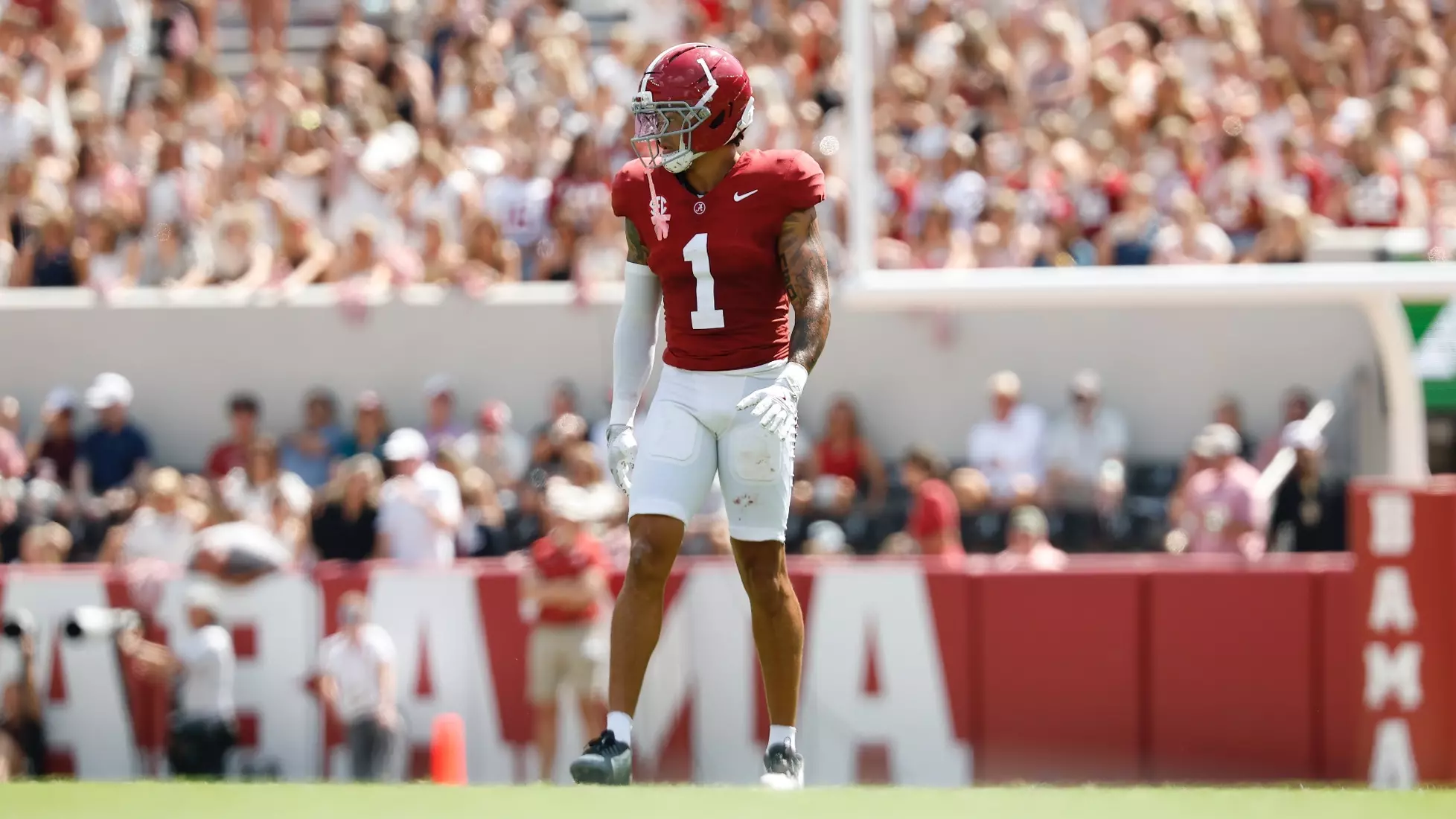 Alabama cornerback Domani Jackson lines up during the 2025 college football season.