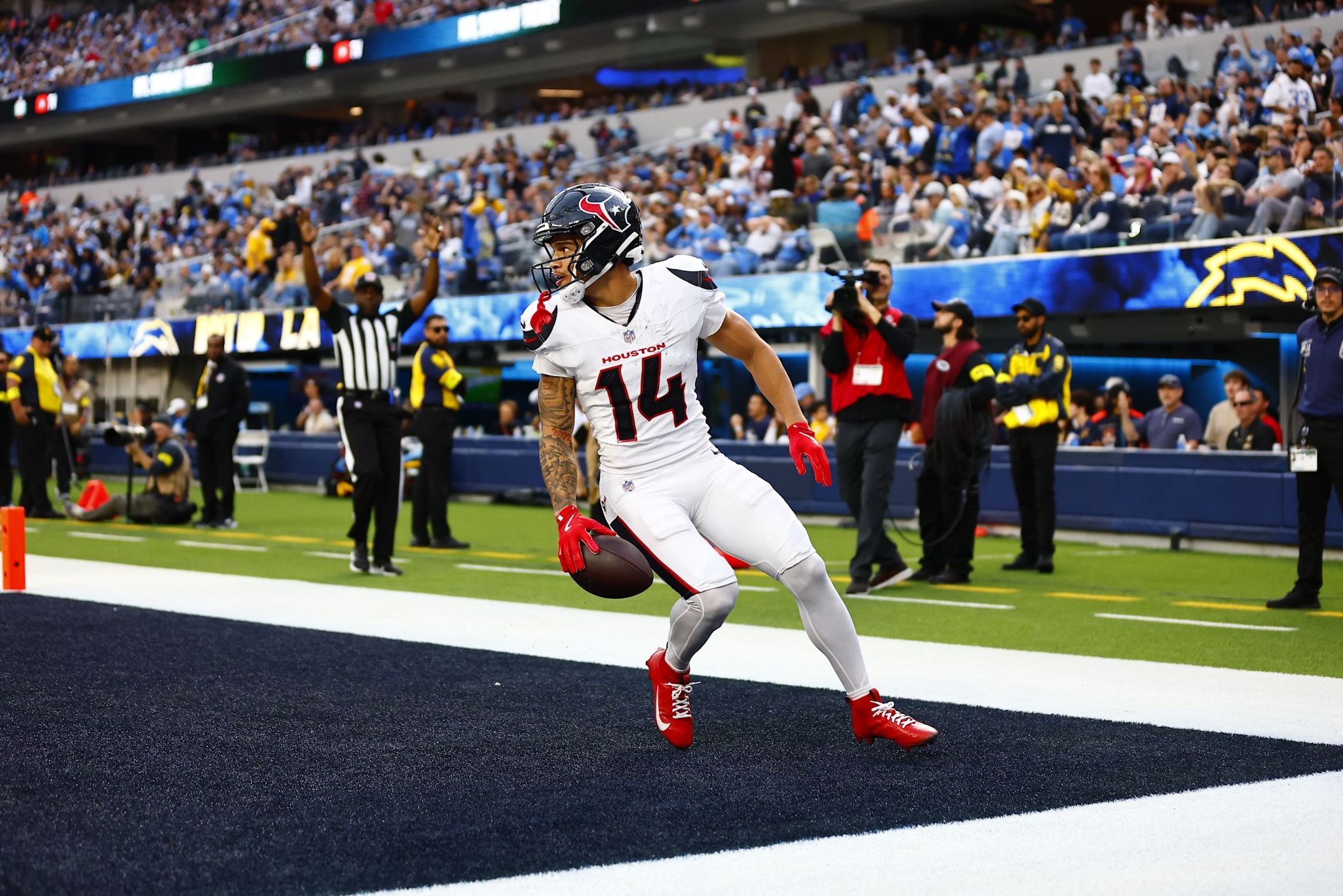 Texans wide receiver Jaylin Noel scores a touchdown versus the Chargers during the 2025 NFL season.